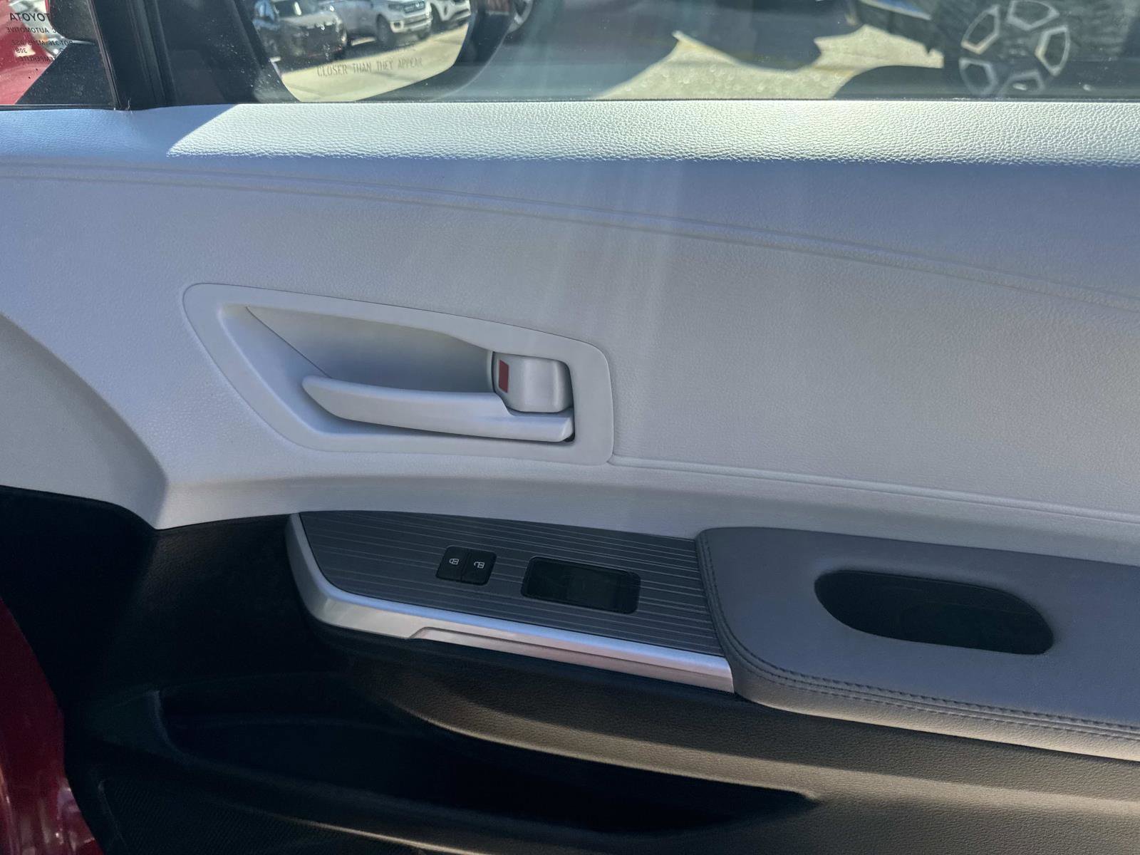 Used 2025 Toyota Sienna LE image 14