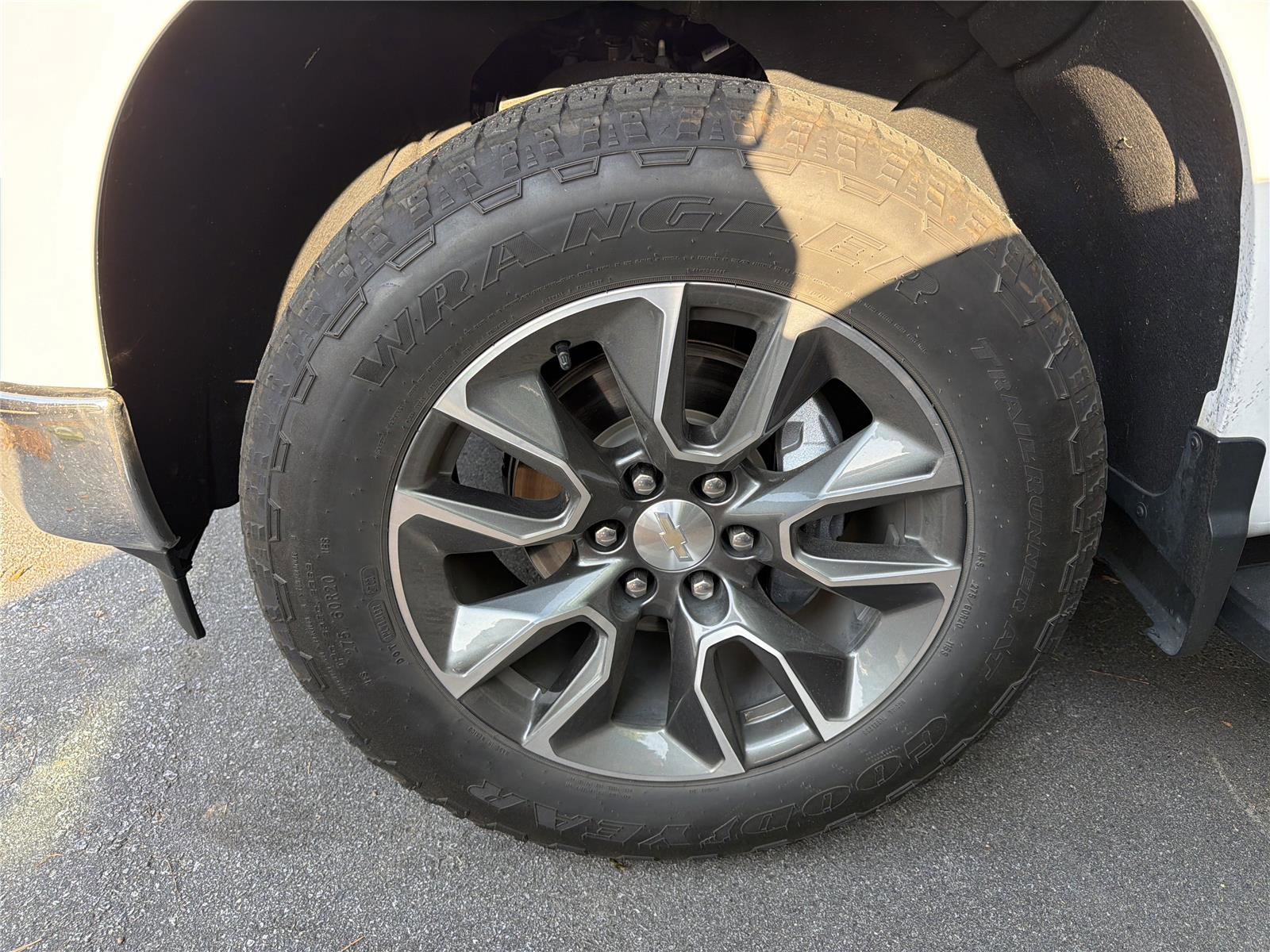 Used 2024 Chevrolet Silverado 1500 LT AWD/4WD image 7