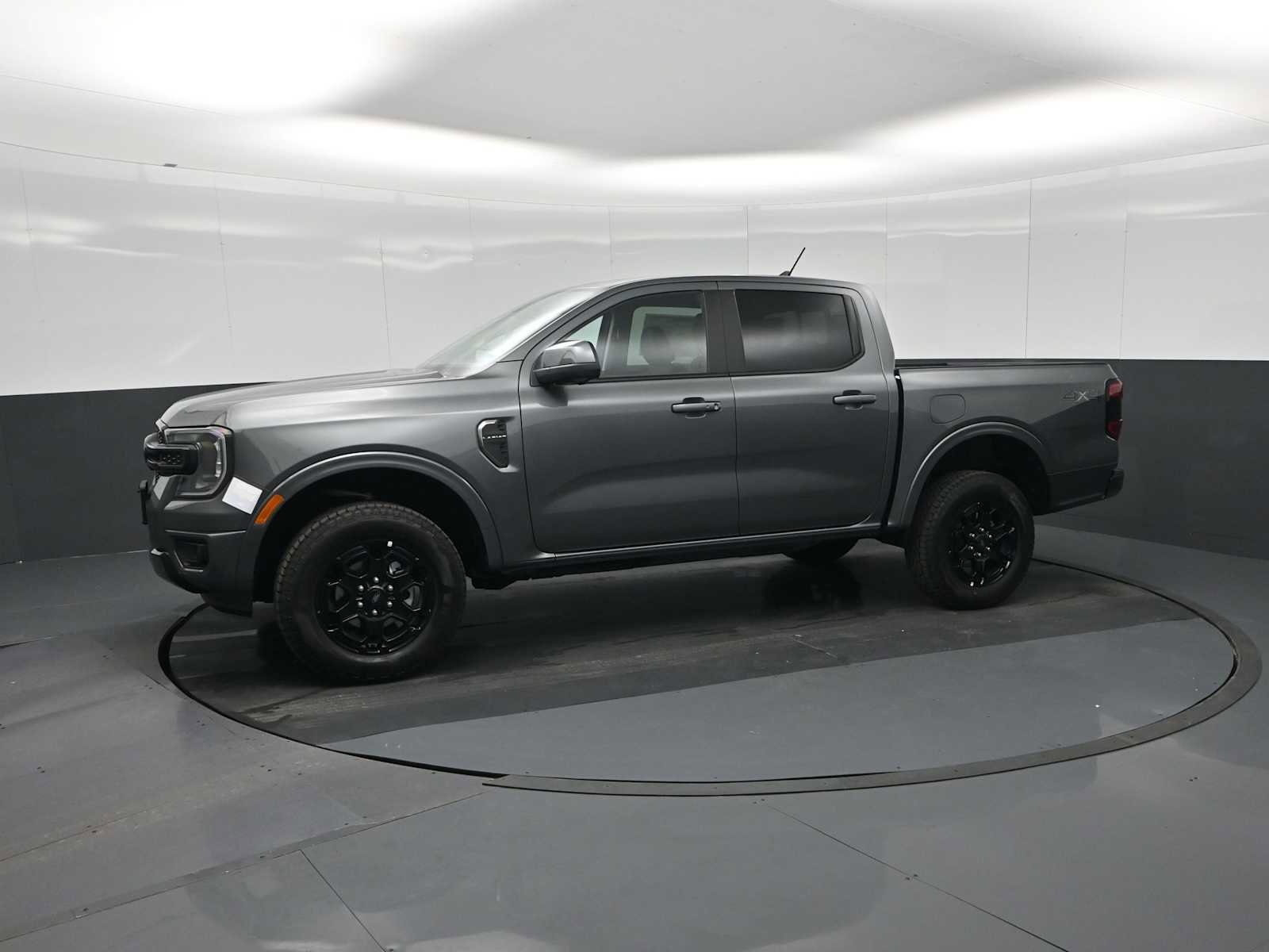 New 2026 Ford Ranger Lariat w/ Black Appearance Package image 4