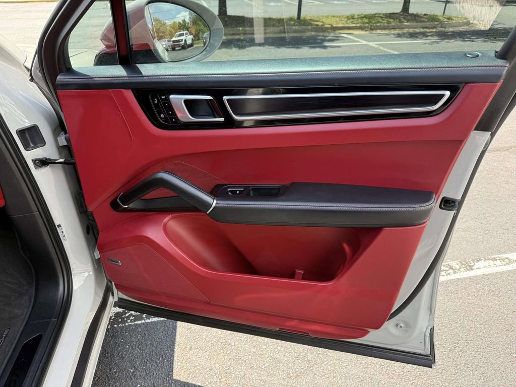 Used 2021 Porsche Cayenne GTS AWD/4WD image 15