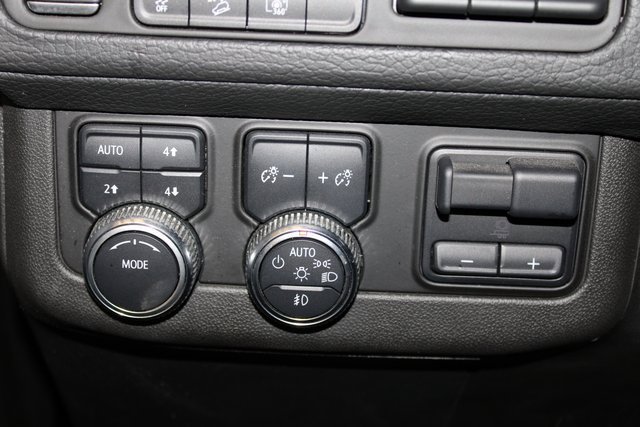 Used 2022 GMC Yukon XL Denali w/ Denali Premium Package image 27