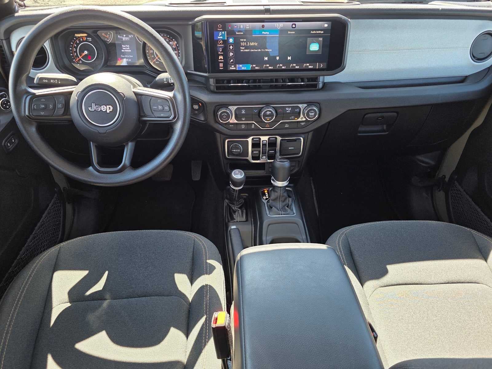 Used 2025 Jeep Gladiator Sport AWD/4WD image 18