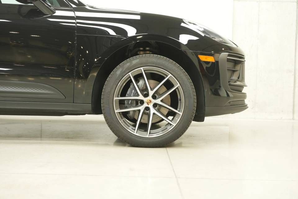 Certified 2026 Porsche Macan AWD/4WD image 41