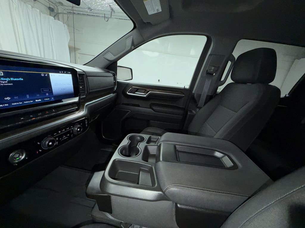 Used 2022 Chevrolet Silverado 1500 LT AWD/4WD image 23