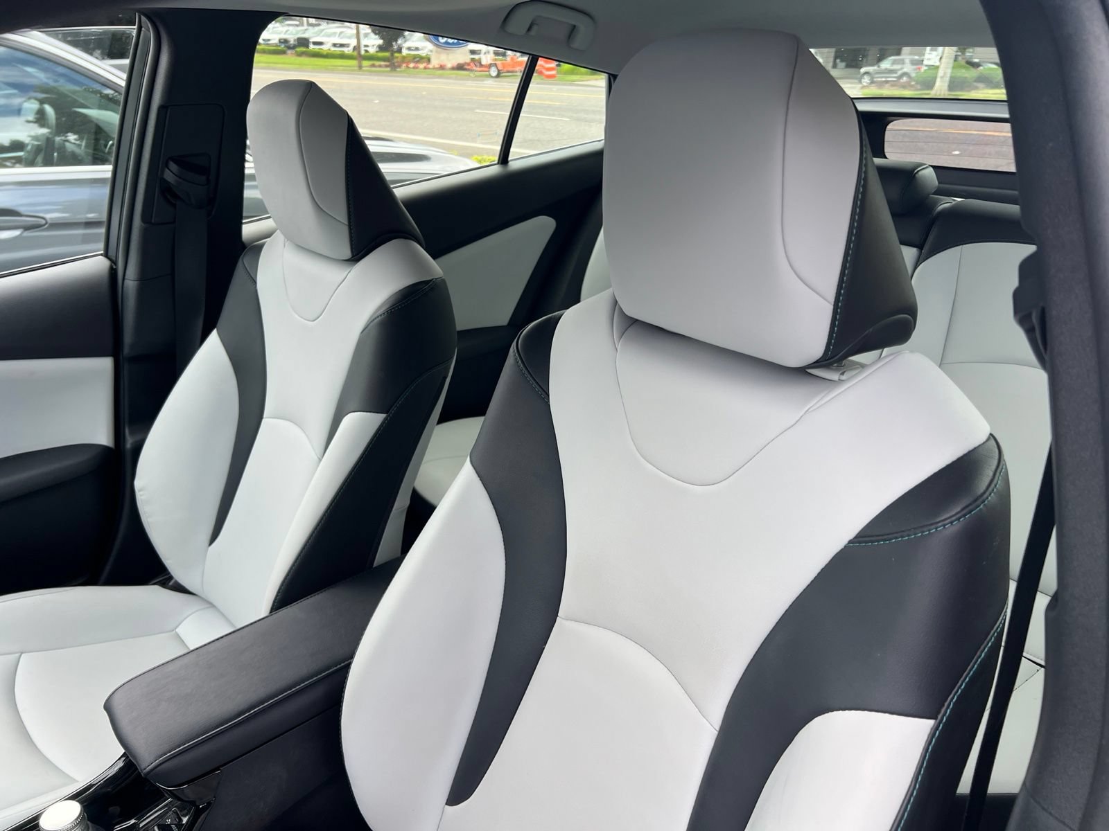 Used 2016 Toyota Prius FWD image 19