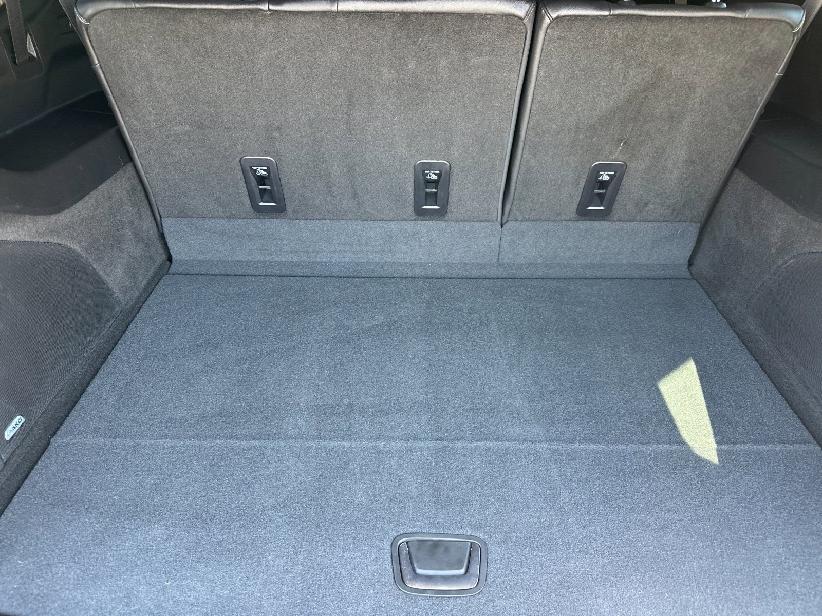 Used 2025 Cadillac Escalade ESV Luxury image 21