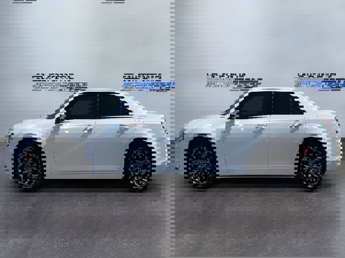 Used 2018 Chrysler 300 S image 8