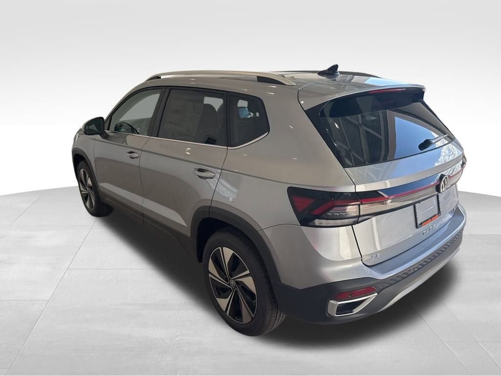 New 2025 Volkswagen Taos SE image 3