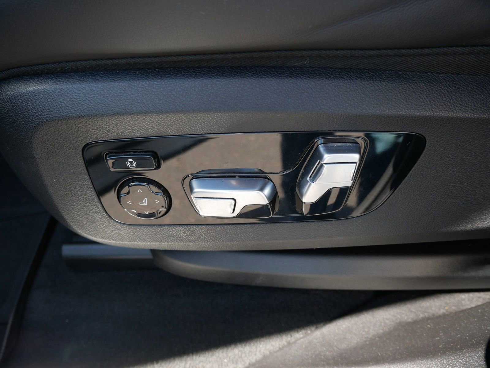 Used 2023 BMW XM AWD/4WD image 15