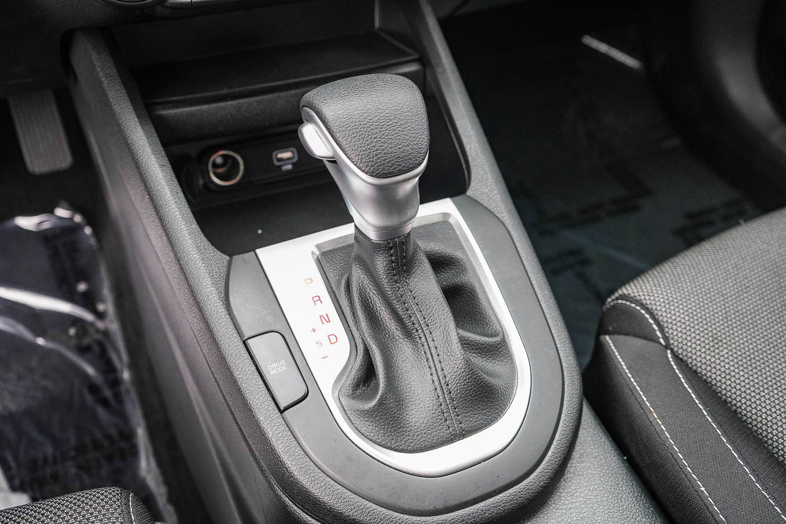 Used 2024 Kia Forte LXS w/ LXS Technology Package FWD image 17
