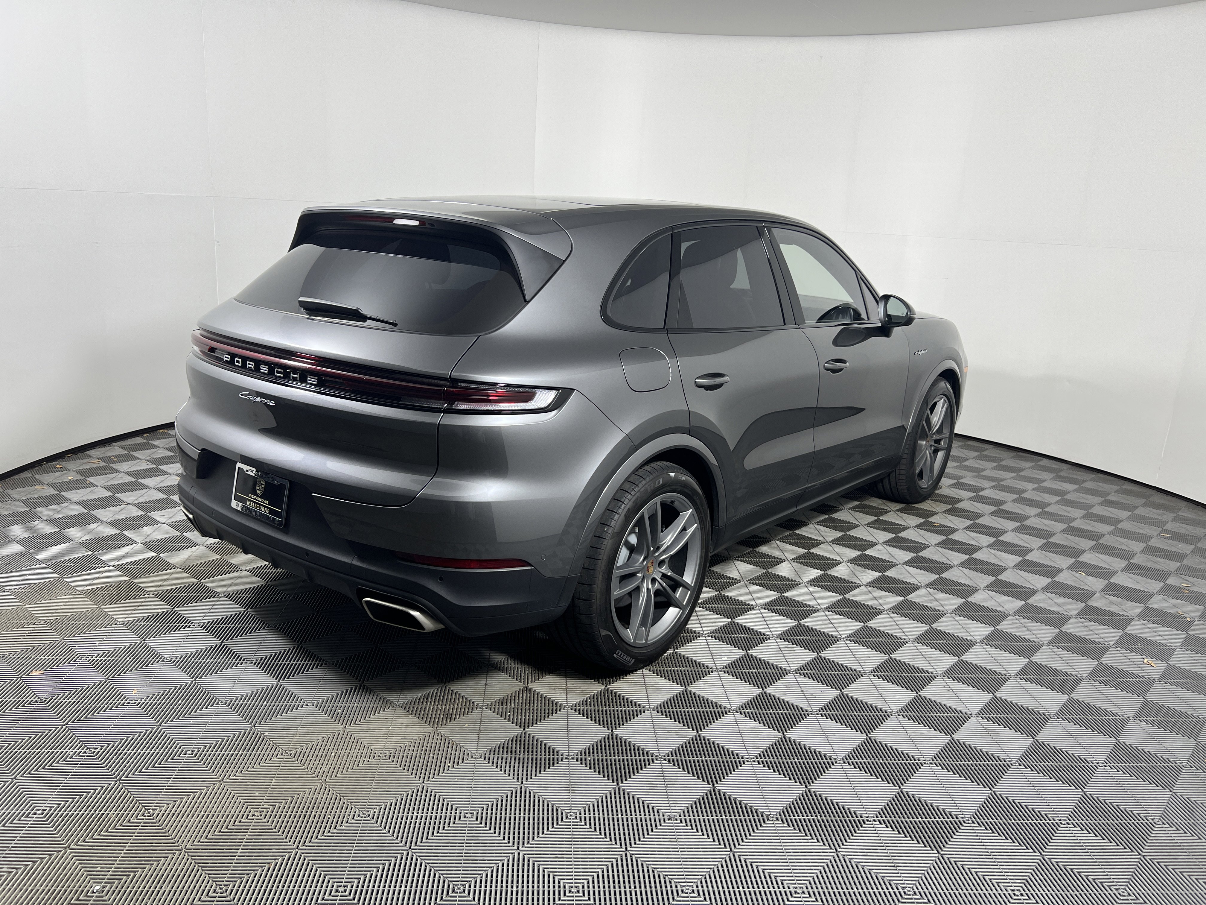 Certified 2025 Porsche Cayenne E-Hybrid AWD/4WD image 7