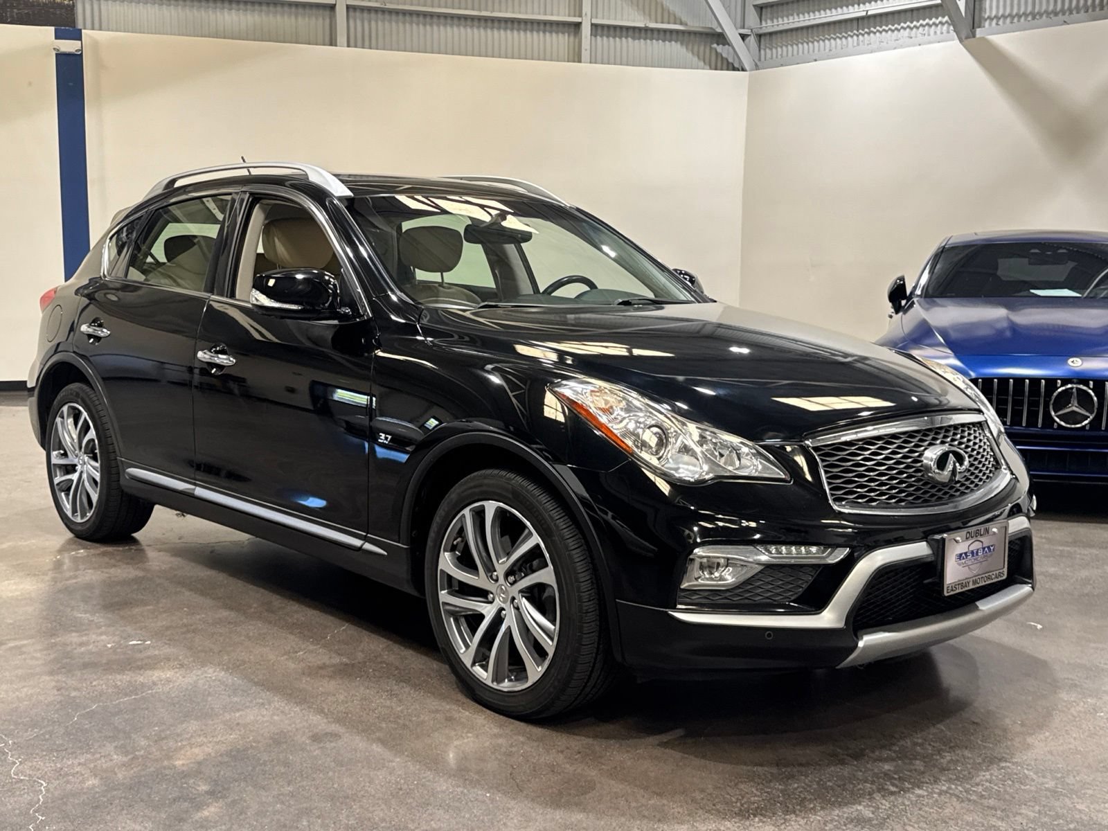Used 2017 INFINITI QX50 AWD w/ Premium Plus Package image 4