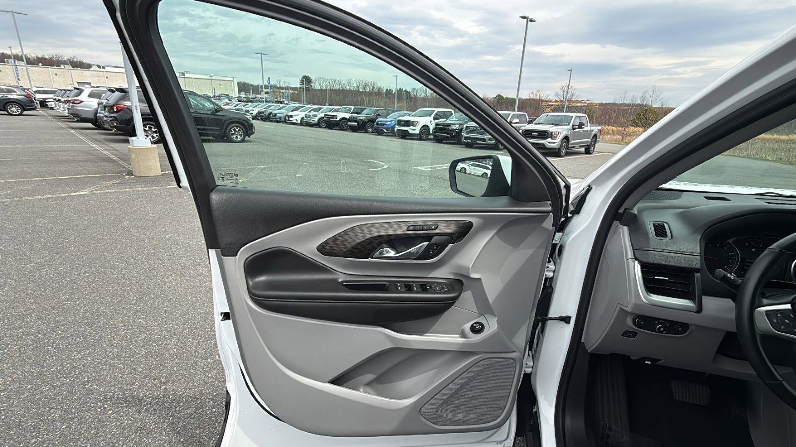 Used 2024 GMC Terrain SLT FWD image 23