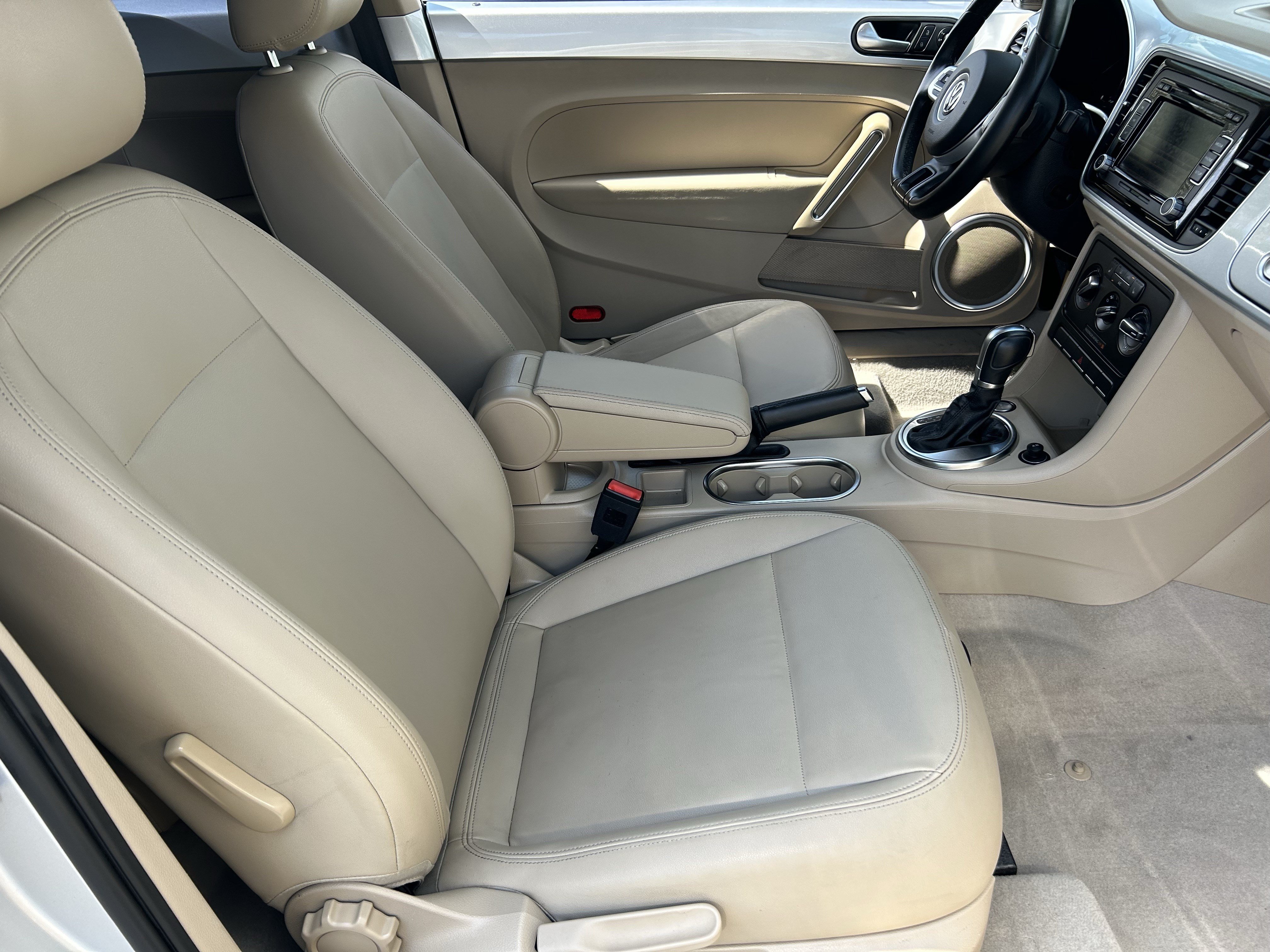 Used 2014 Volkswagen Beetle TDI FWD image 9