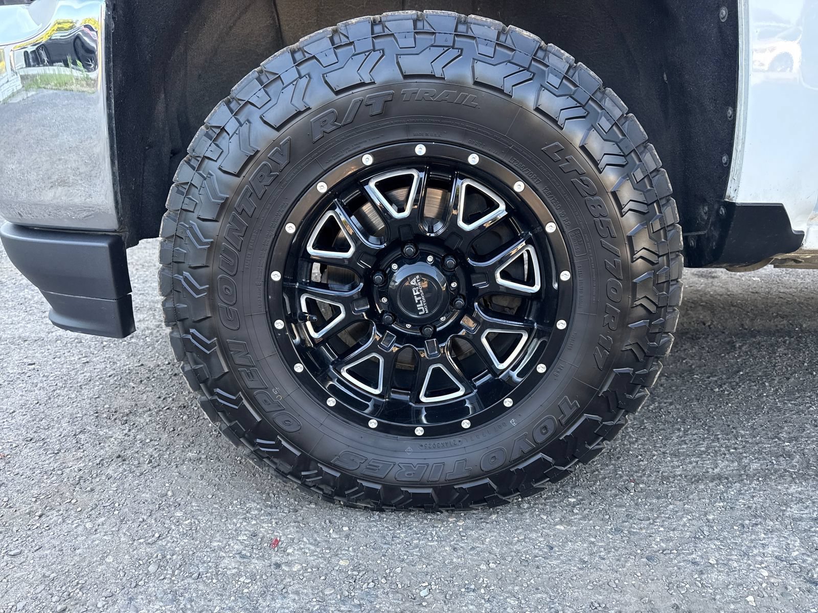 Used 2017 Chevrolet Silverado 1500 LTZ w/ LTZ Plus Package AWD/4WD image 27