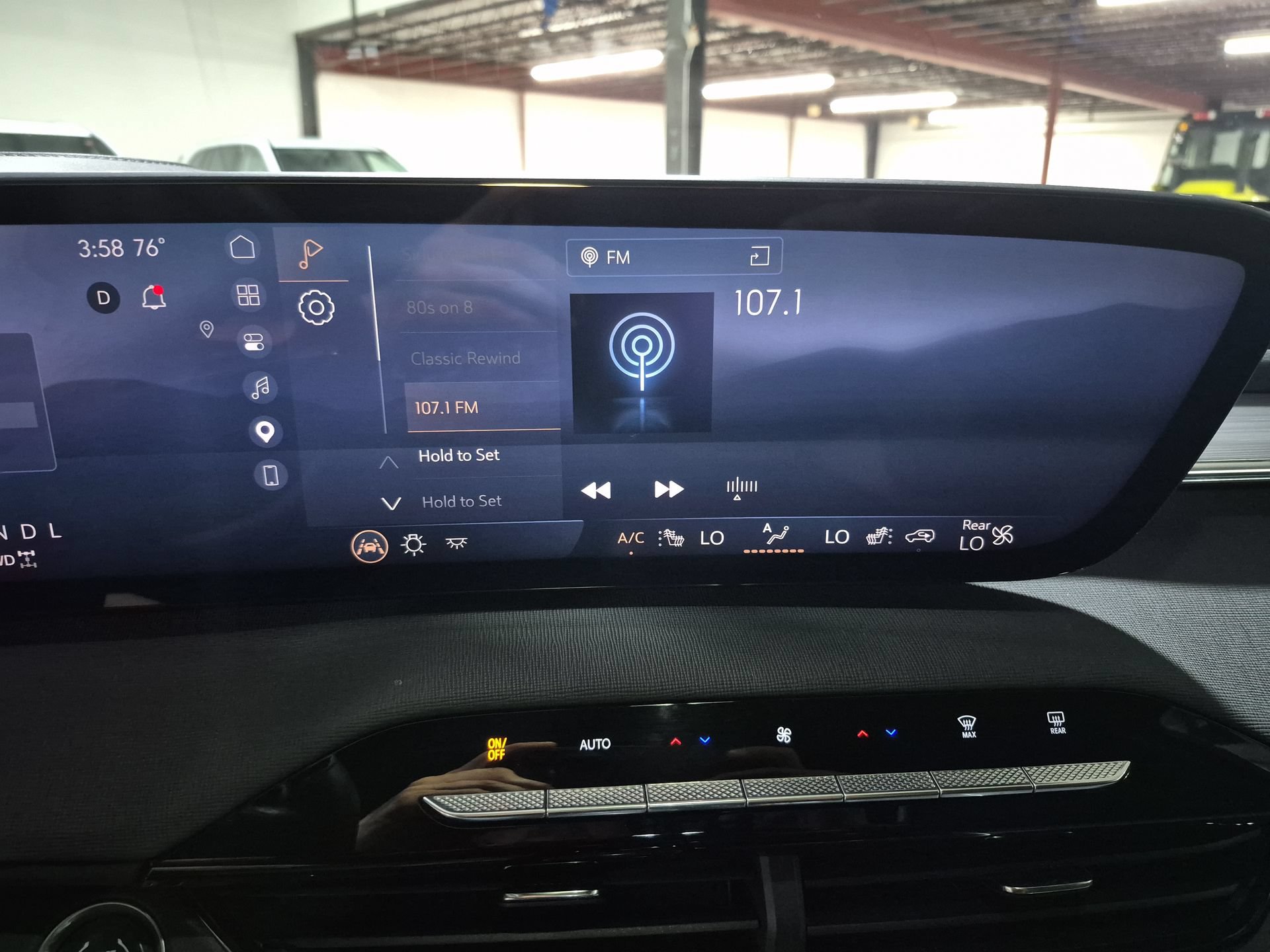 Certified 2025 Buick Enclave Preferred AWD/4WD image 14