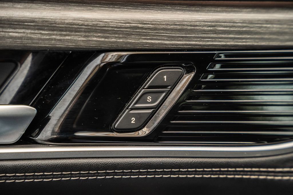 Used 2024 Jeep Wagoneer Series III AWD/4WD image 44