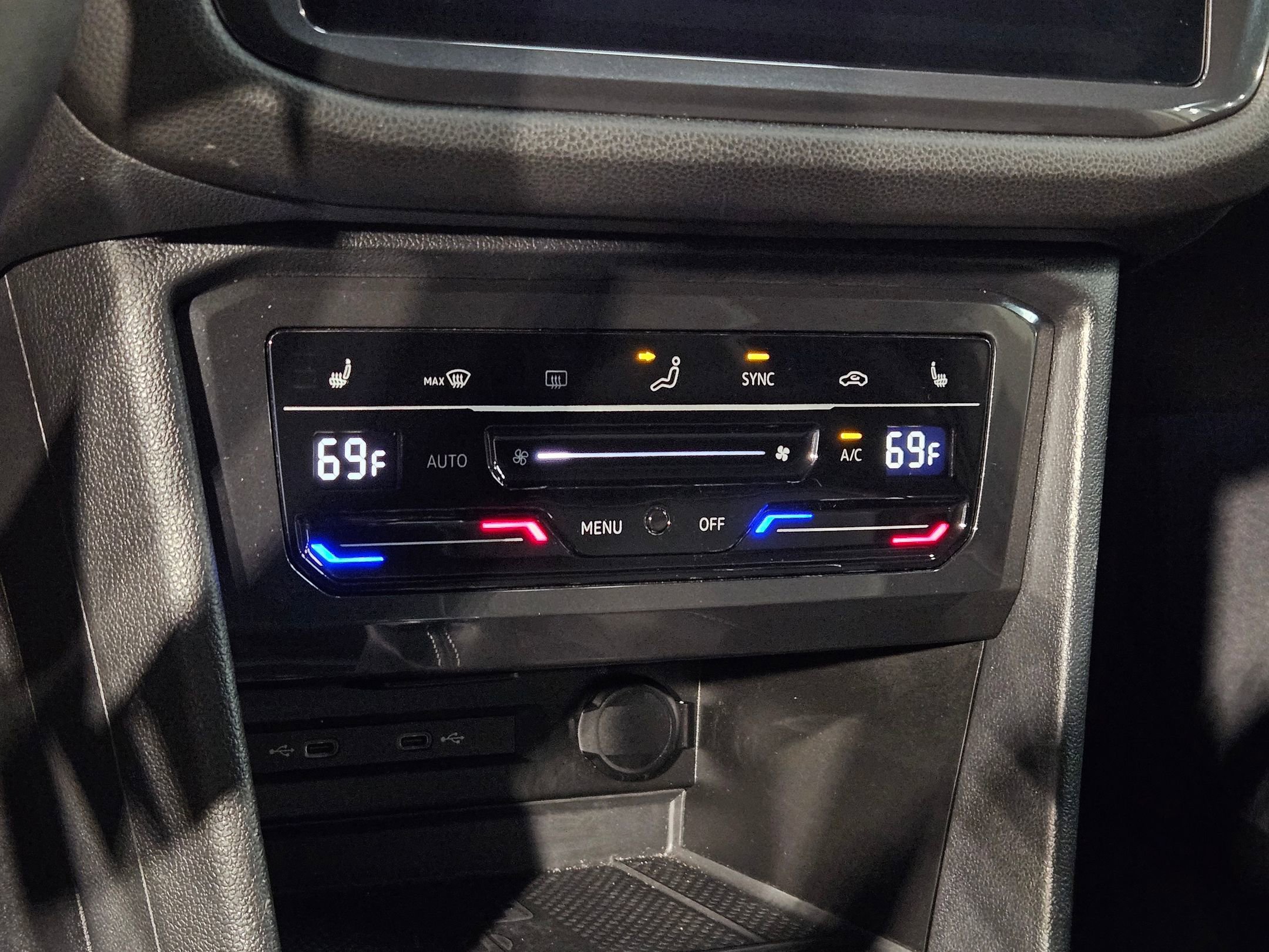 Used 2024 Volkswagen Tiguan SE image 31