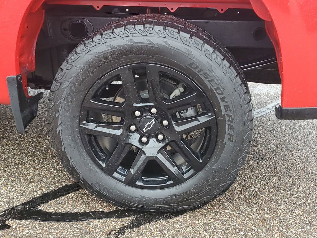 Used 2023 Chevrolet Silverado 1500 Custom w/ LPO, Dark Essentials Package AWD/4WD image 5