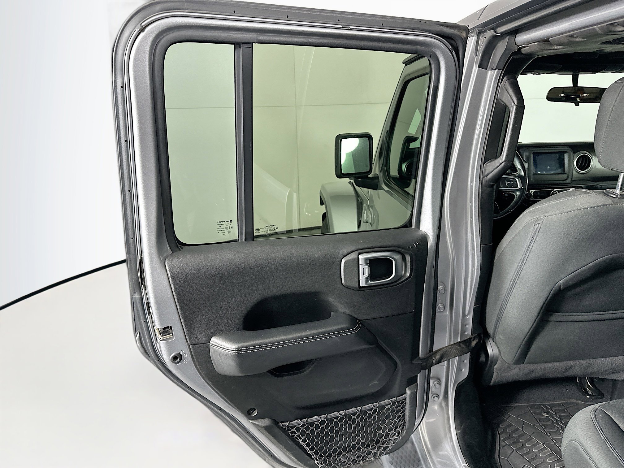 Used 2020 Jeep Wrangler Unlimited Sahara image 24