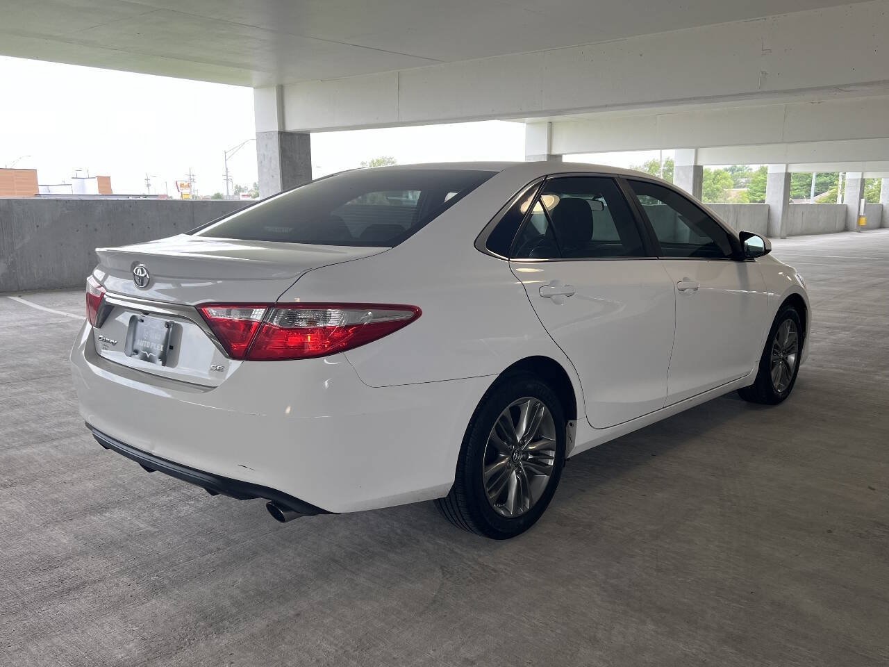Used 2017 Toyota Camry SE FWD image 14