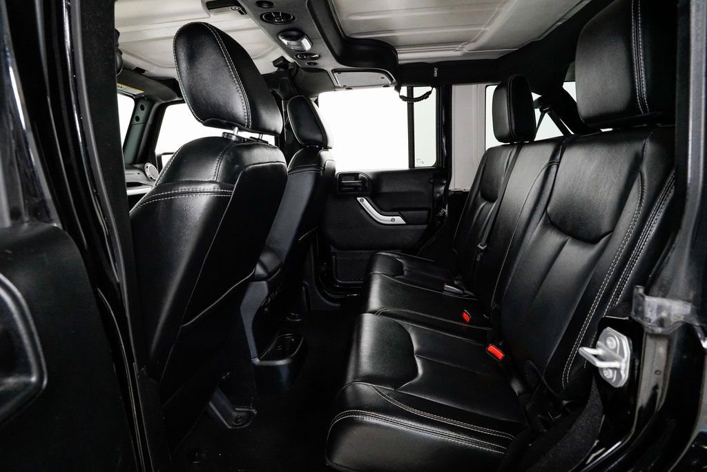 Used 2018 Jeep Wrangler Unlimited Sahara w/ Connectivity Group image 21