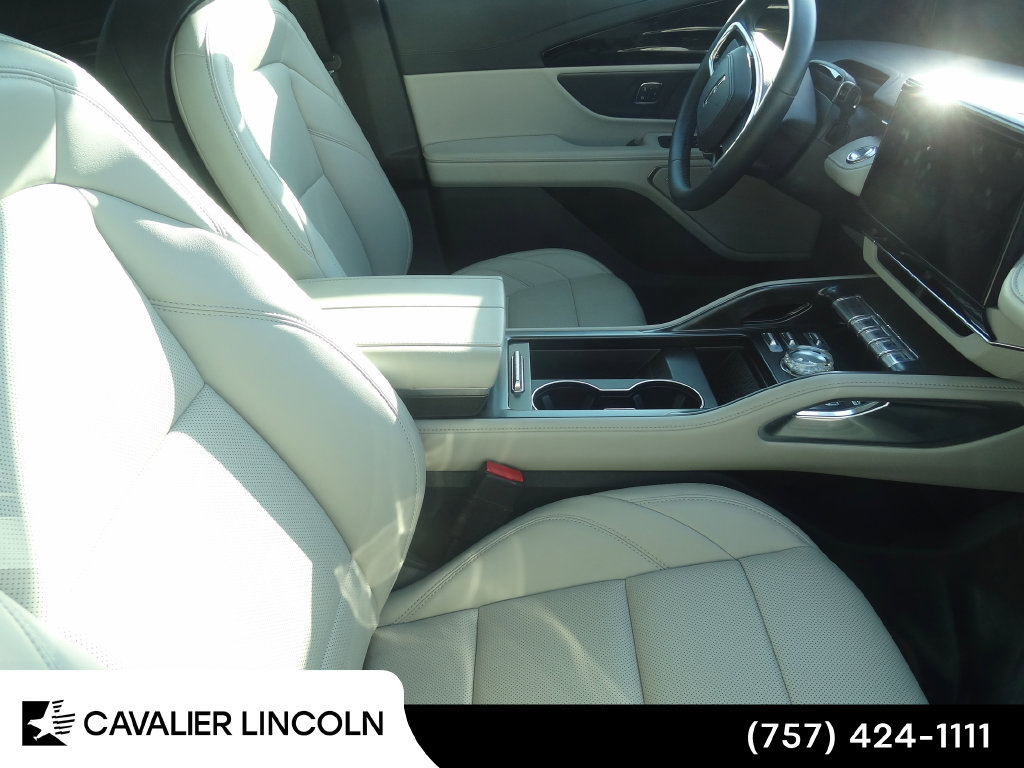 Used 2026 Lincoln Nautilus Premier w/ Equipment Group 102A AWD/4WD image 8