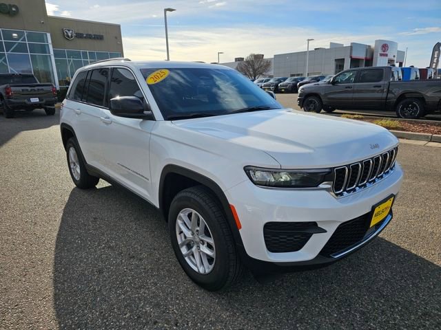 Used 2025 Jeep Grand Cherokee Laredo X w/ Luxury Tech Group I AWD/4WD image 4