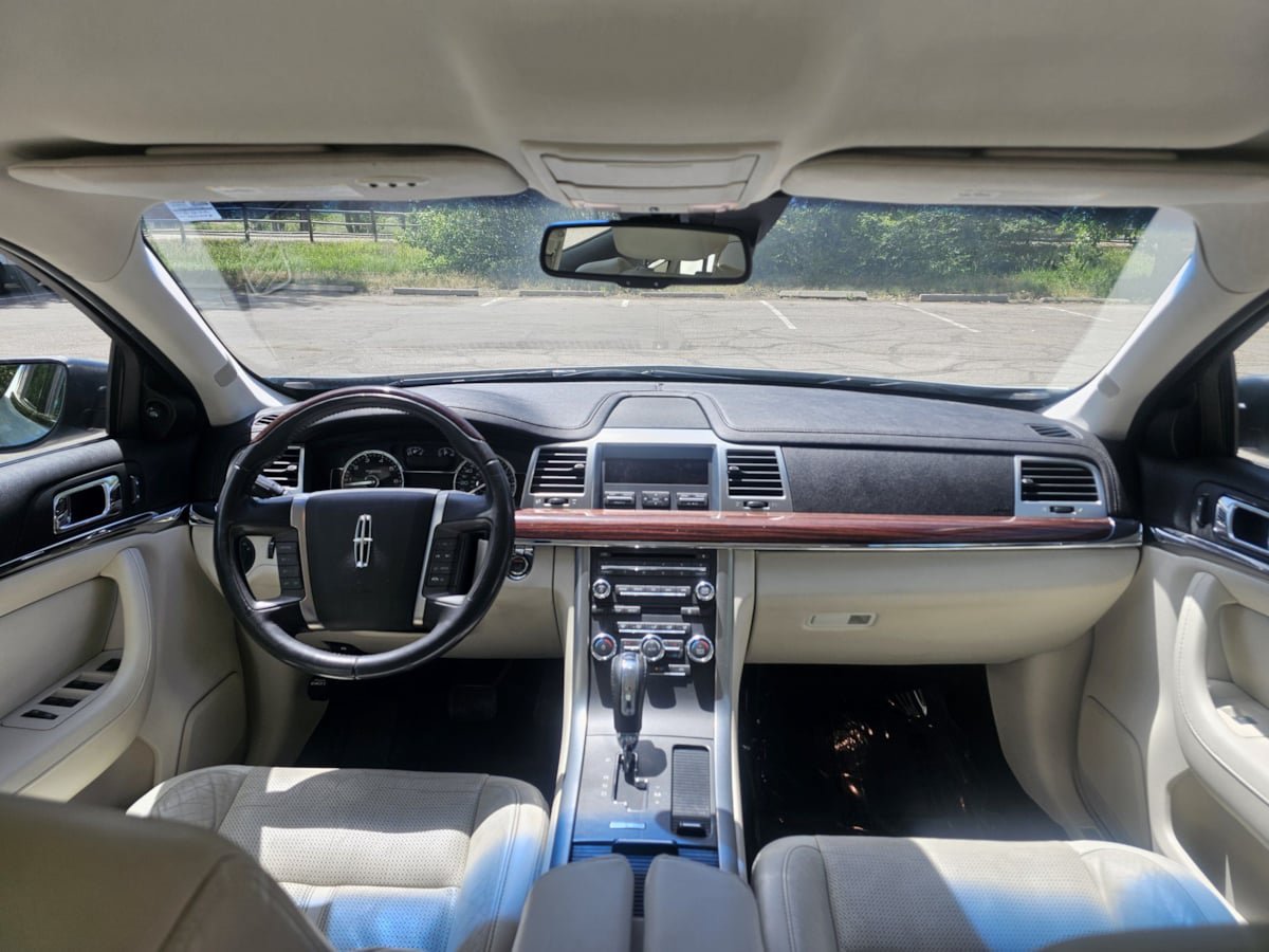 Used 2009 Lincoln MKS AWD image 35