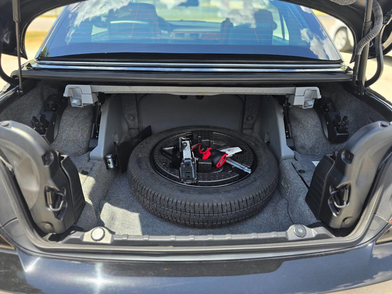 Used 2007 BMW 335i Convertible image 9