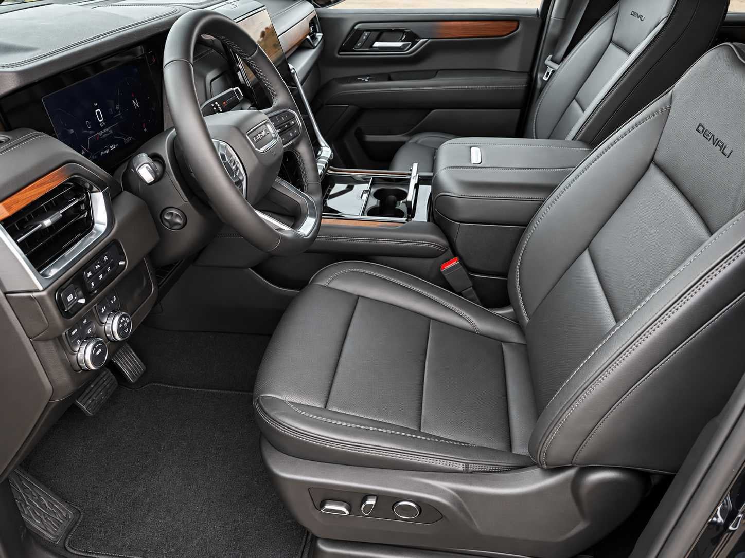 Used 2025 GMC Yukon XL Denali AWD/4WD image 5