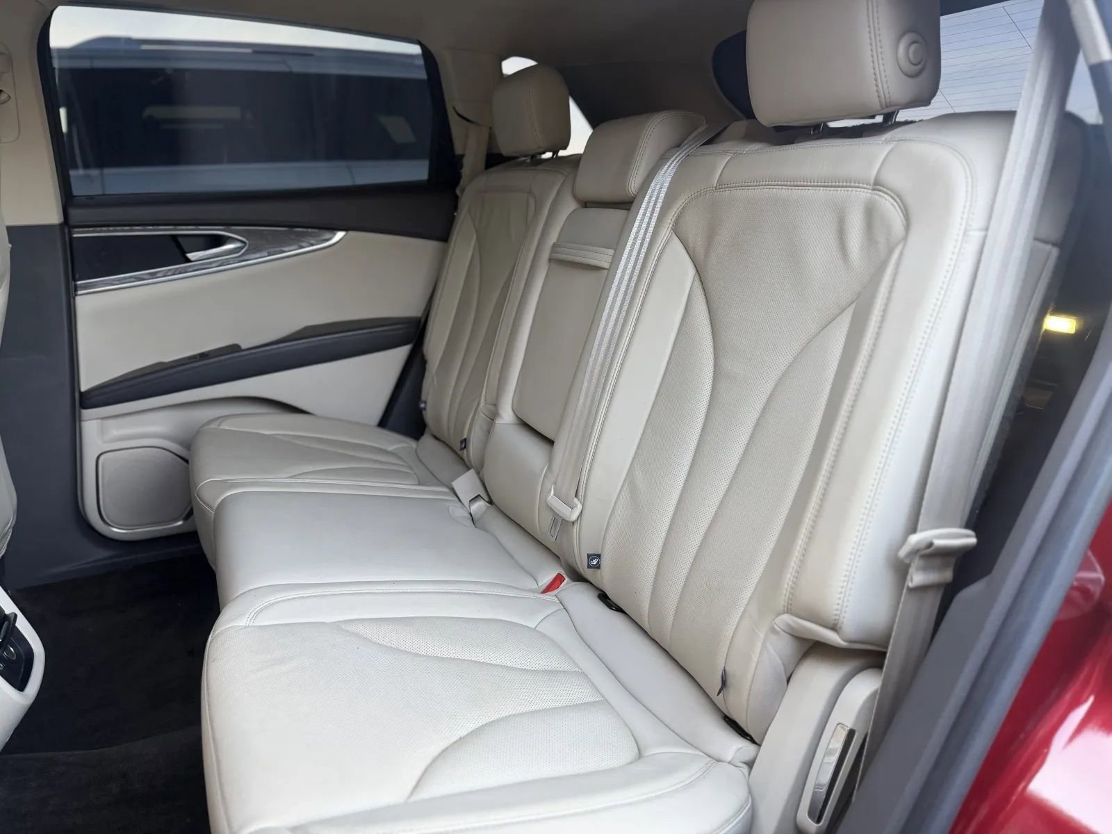Used 2016 Lincoln MKX Reserve FWD image 15