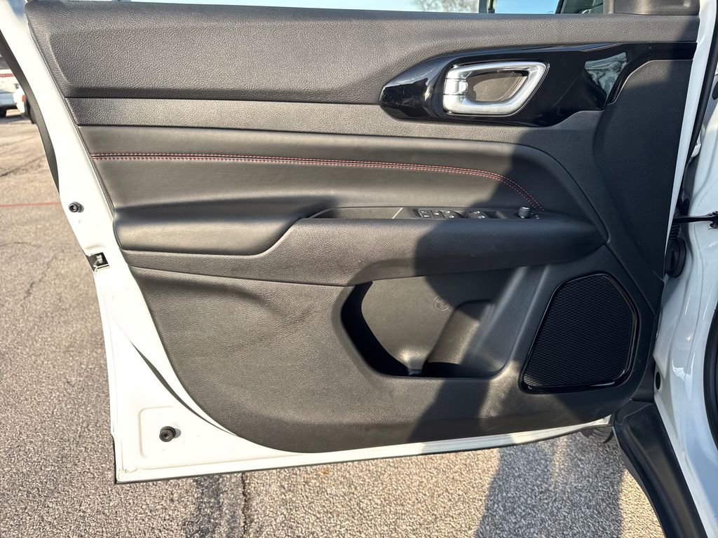 Used 2022 Jeep Compass Trailhawk w/ Trailhawk Convenience Group image 11