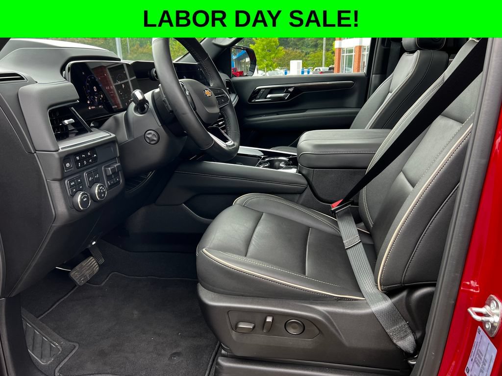 Used 2025 Chevrolet Tahoe Premier AWD/4WD image 18
