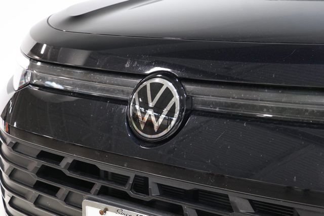Used 2026 Volkswagen Tiguan SE AWD/4WD image 12