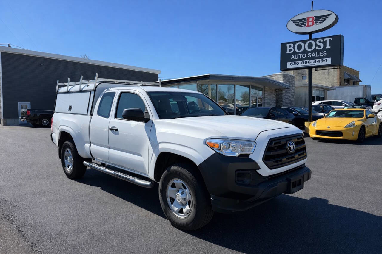 Used 2016 Toyota Tacoma SR RWD image 1