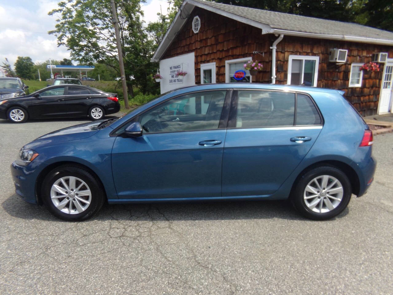 Used 2018 Volkswagen Golf S image 10
