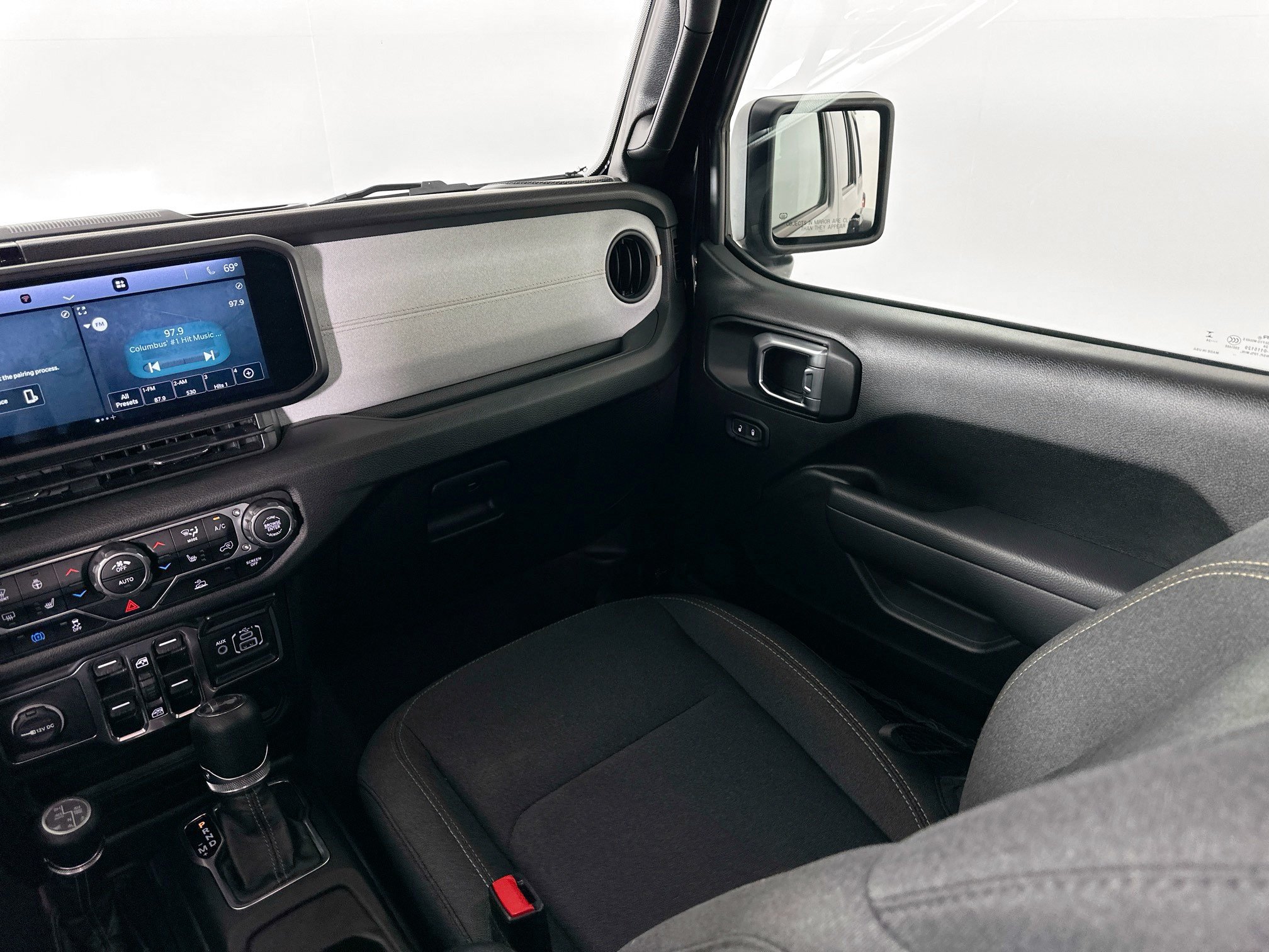 Used 2024 Jeep Wrangler Unlimited w/ Convenience Group AWD/4WD image 29