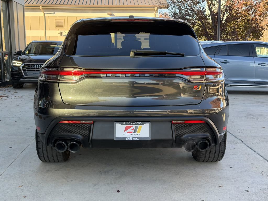 Used 2022 Porsche Macan w/ Premium Package image 8