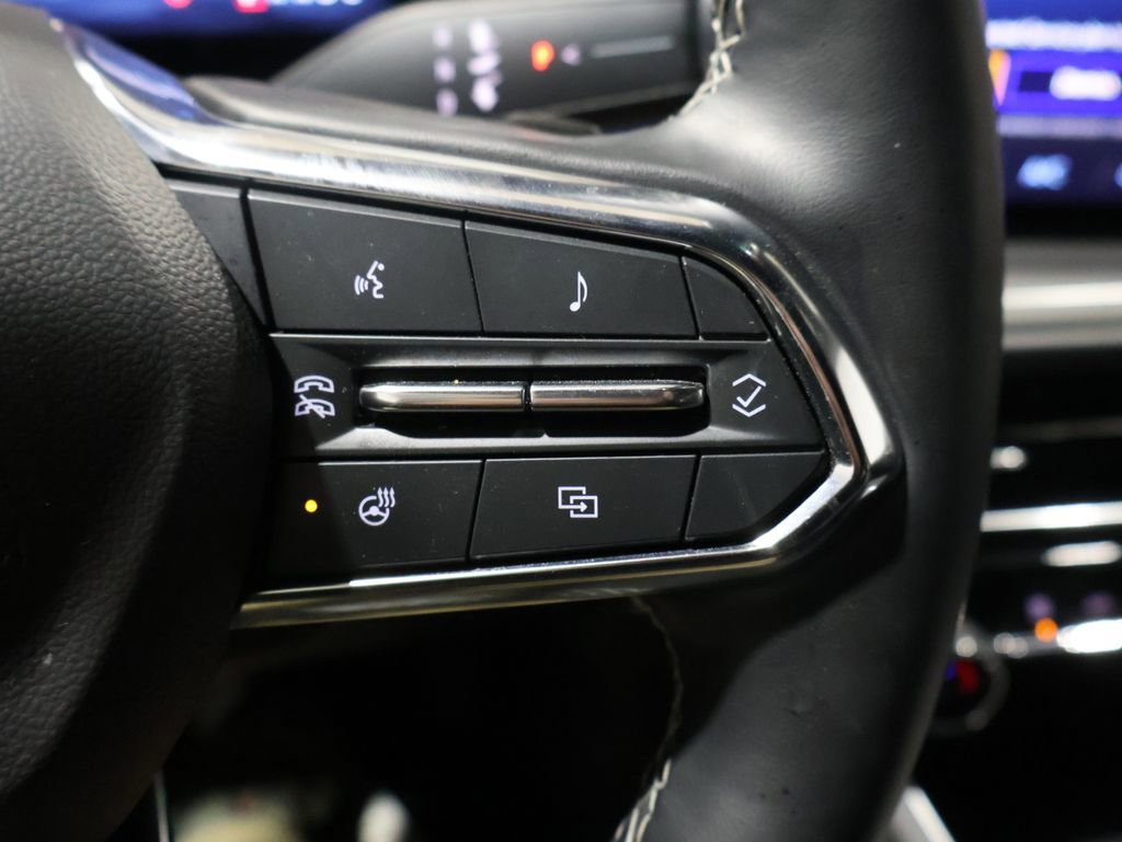 Used 2024 Chevrolet Traverse LT image 37