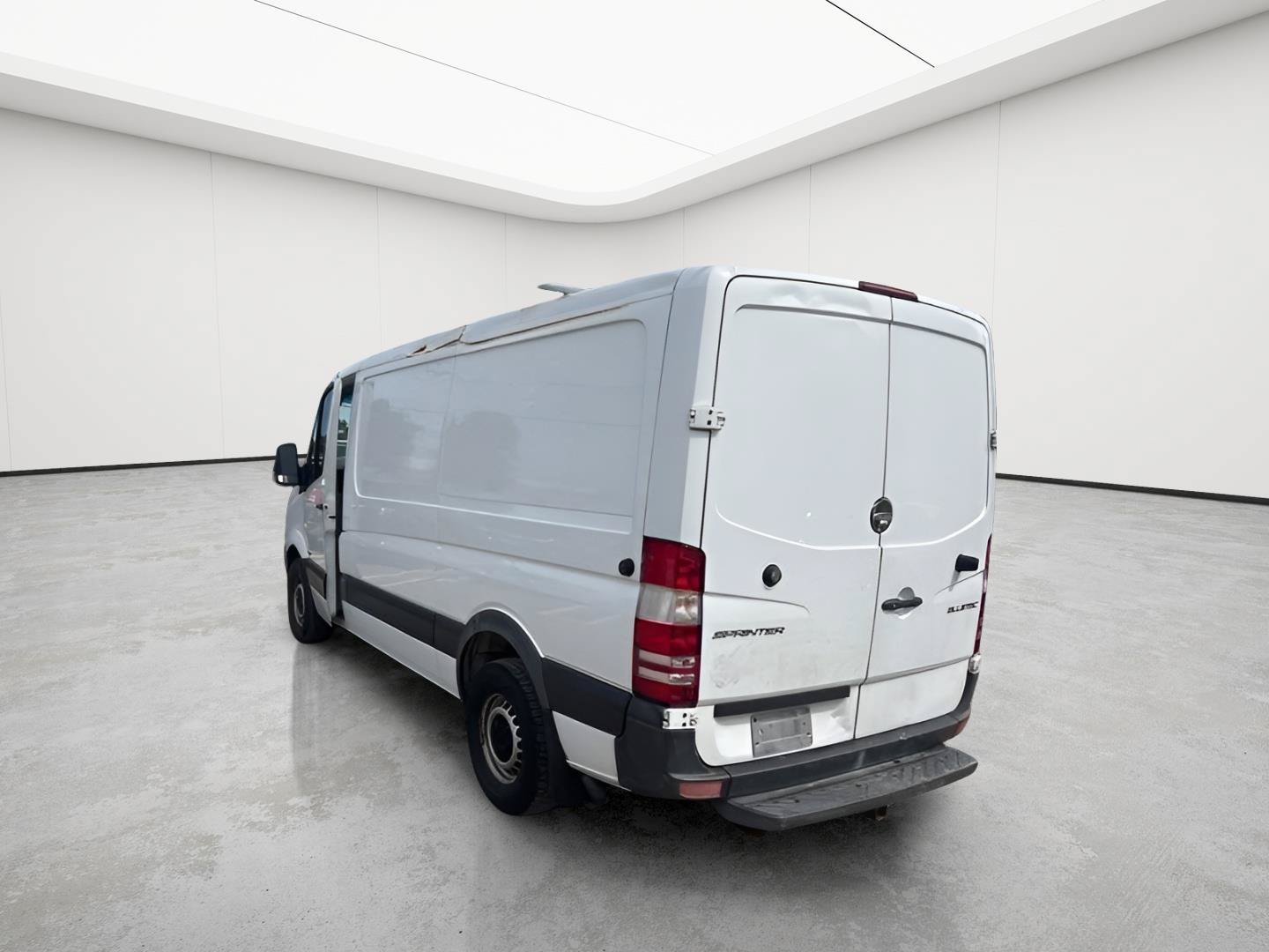 Used 2014 Freightliner Sprinter 2500 RWD image 15