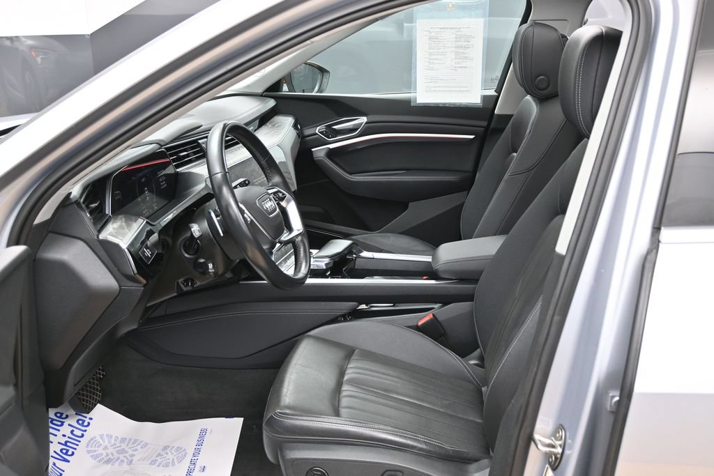 Used 2022 Audi e-tron Premium Plus w/ Premium Plus Package AWD/4WD image 18