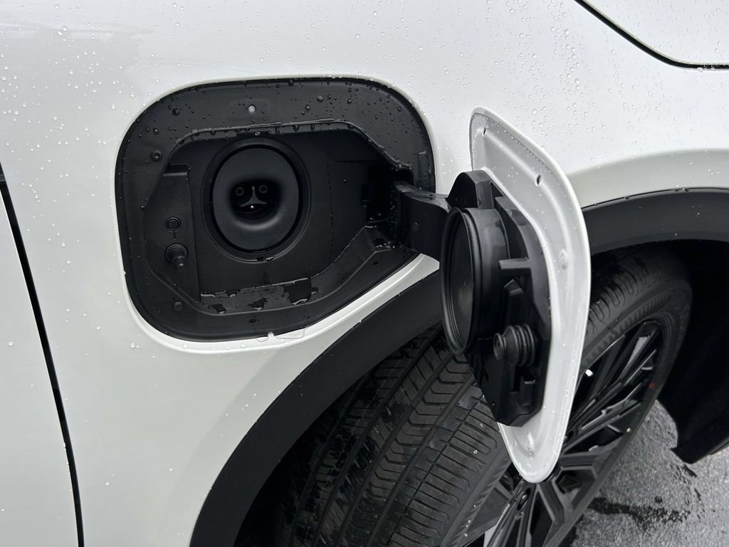 New 2026 Toyota C-HR AWD/4WD image 9