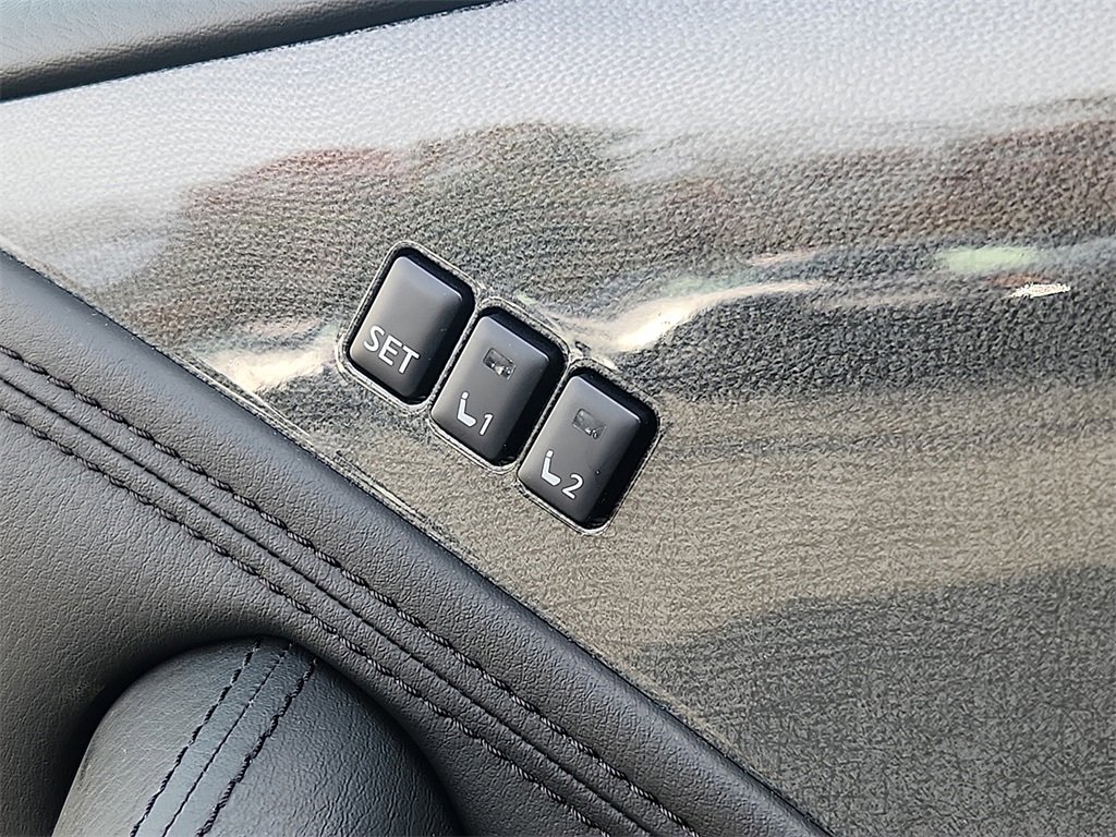 Used 2022 Nissan Armada SL w/ Midnight Edition Package image 26