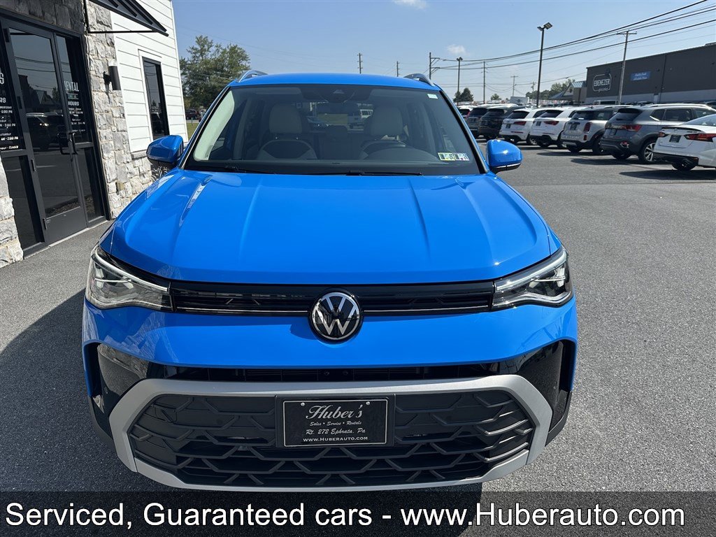Used 2025 Volkswagen Taos SE image 2