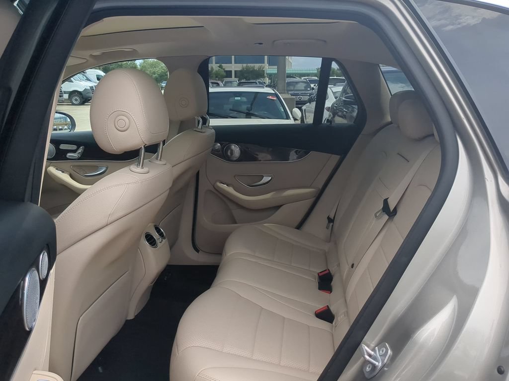 Used 2019 Mercedes-Benz GLC 350e 4MATIC image 5