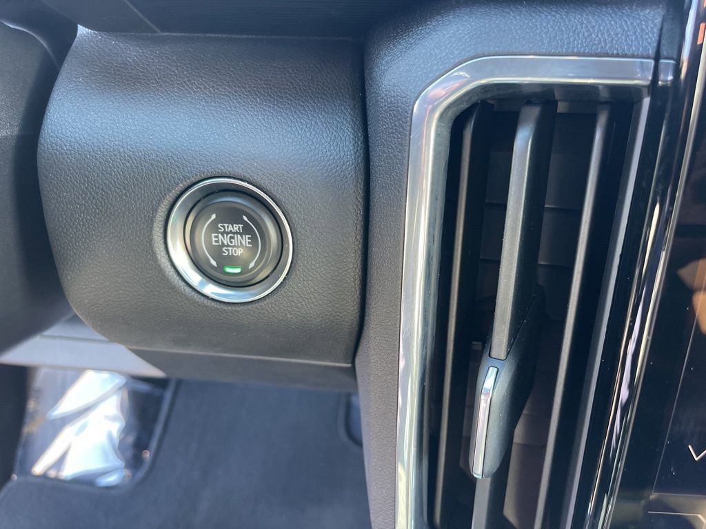 Used 2025 GMC Acadia Elevation FWD image 19