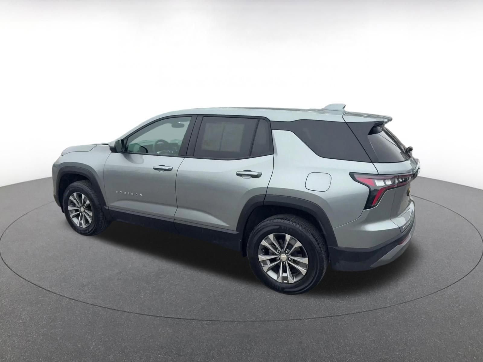 Used 2025 Chevrolet Equinox LT FWD image 10