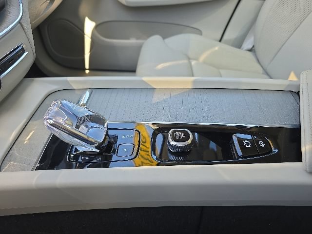 Certified 2024 Volvo XC60 B5 Ultimate AWD/4WD image 37