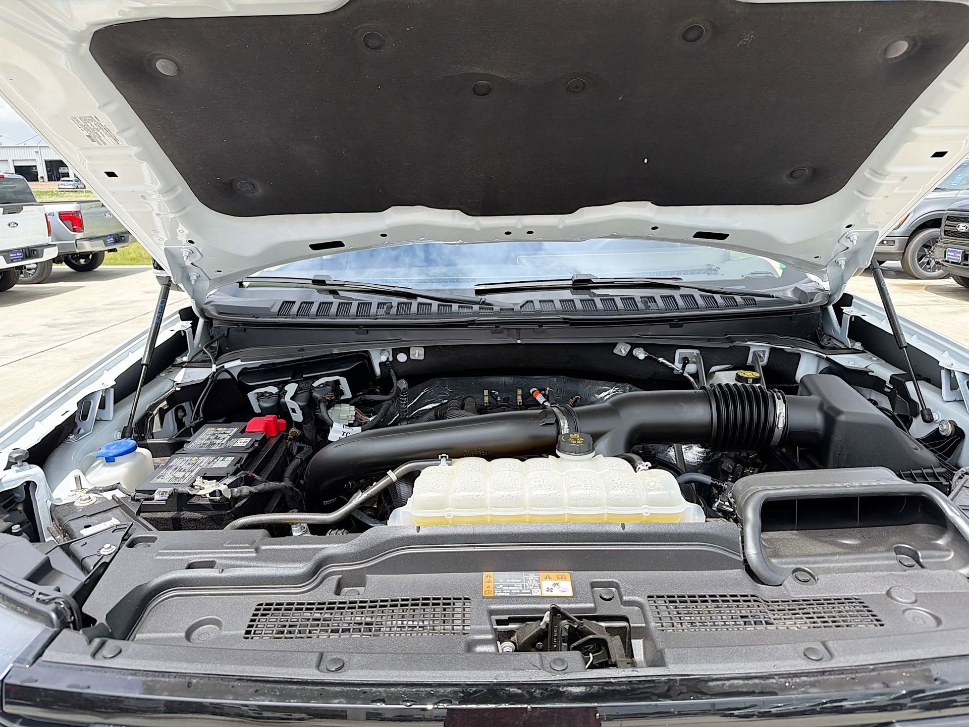 Used 2025 Ford Expedition Active AWD/4WD image 38